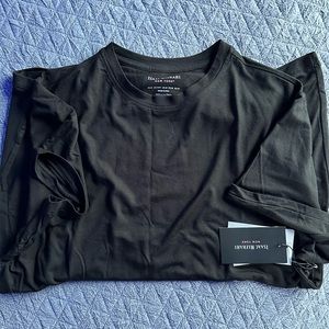Isaac Mizrahi Men’s Black Dressy T-shirt, Med with Tags.